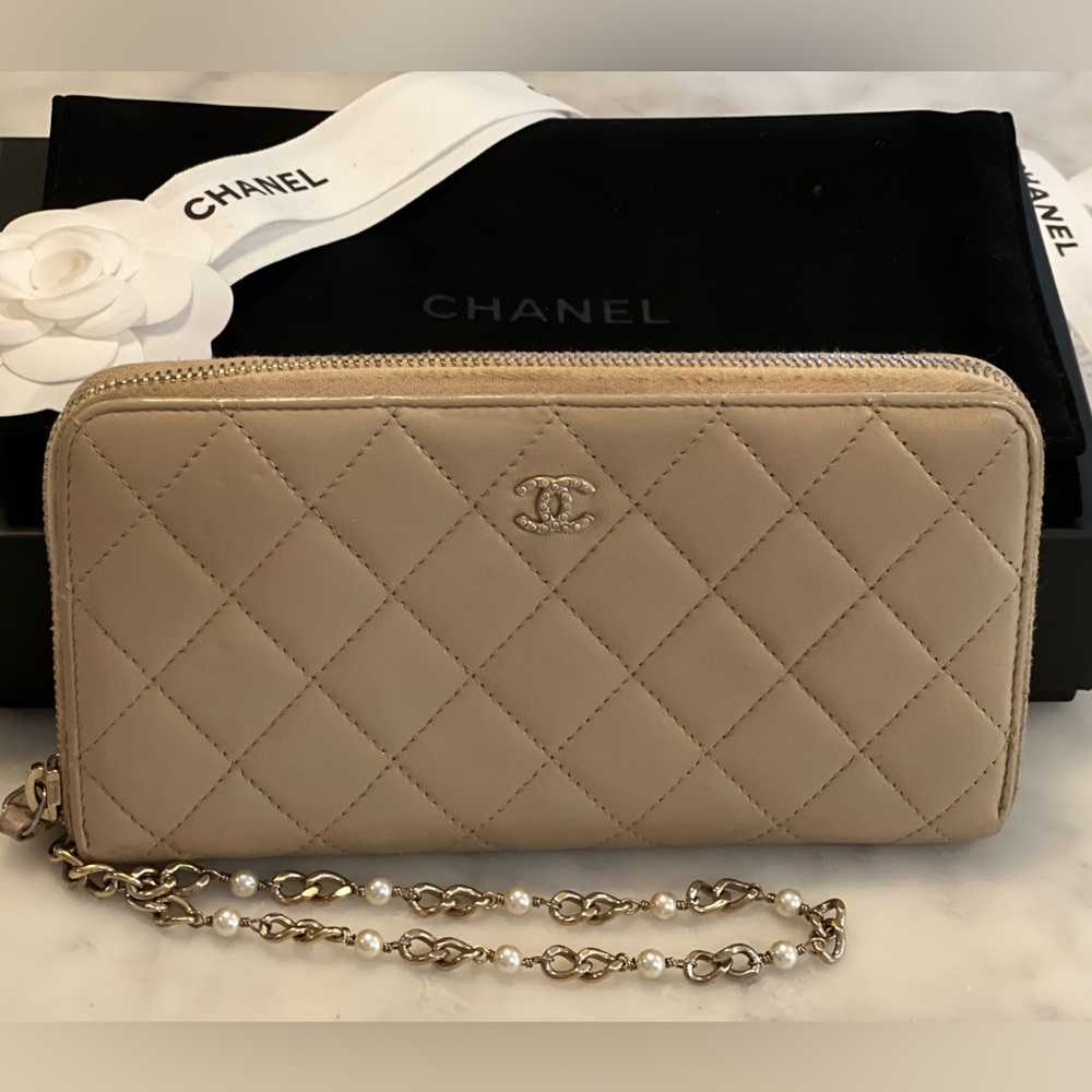 CHANEL Matelasse Quilted Long Zip Around Wallet Wristlet - Picture 4 of 15